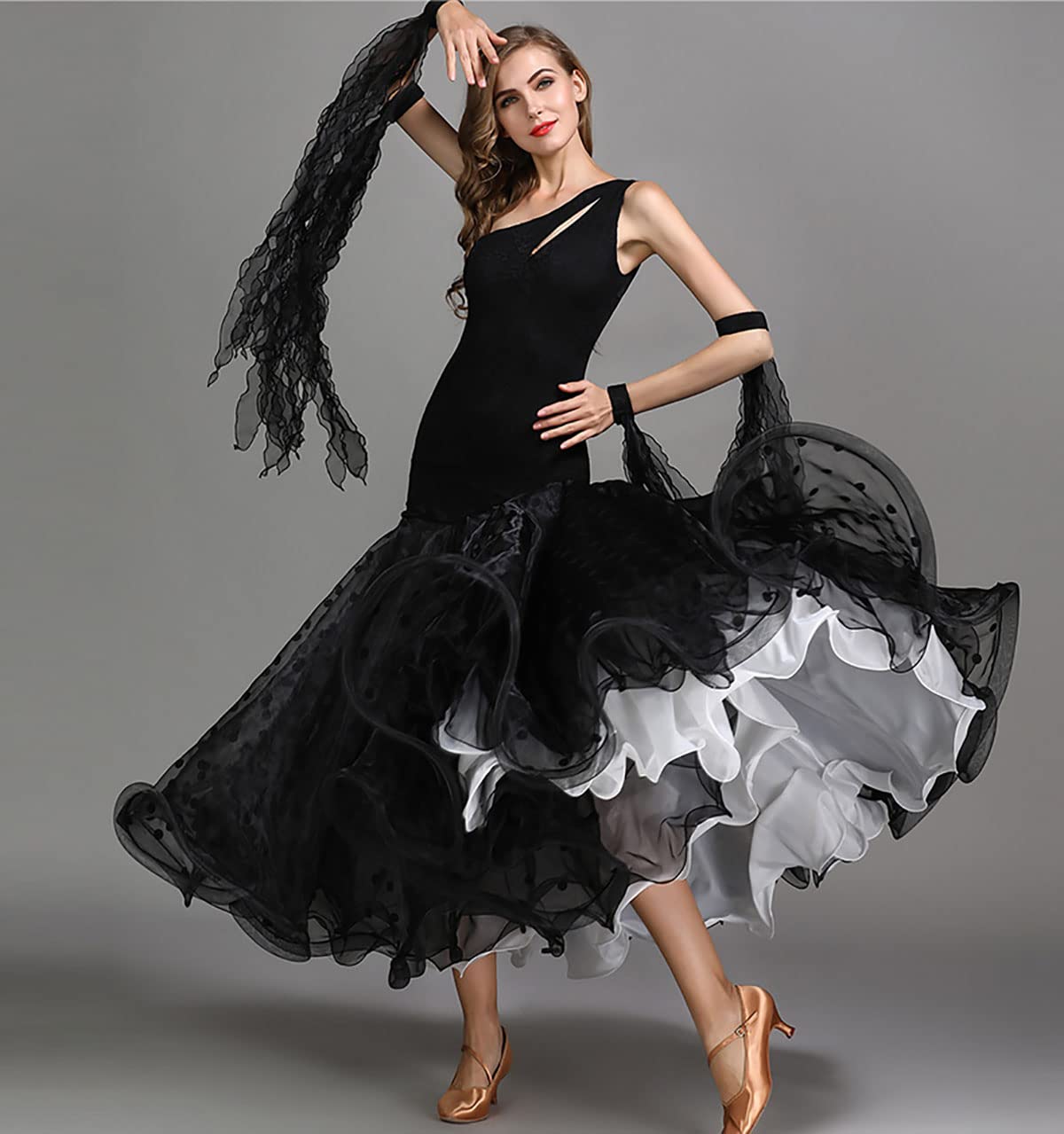 美品【used】社交ダンスウェアネックラインがお洒落なデザインモダンダンスウェア Amazon.co.jp: 社交 ダンス 衣装 スタンダードノー袖セクシーな